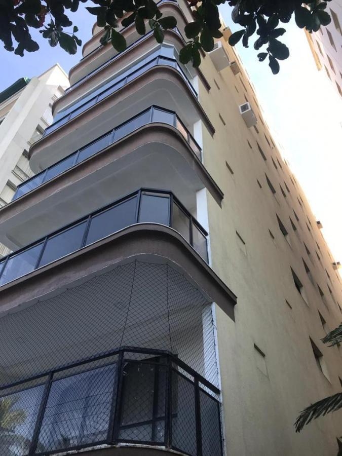 Apartamento à venda com 3 quartos, 200m² - Foto 1