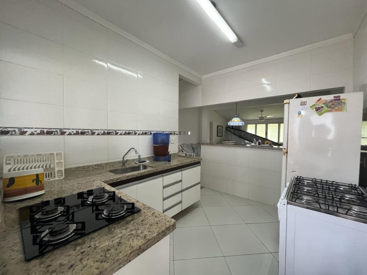 Casa à venda com 3 quartos, 800m² - Foto 18