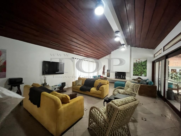 Casa à venda com 4 quartos, 320m² - Foto 2