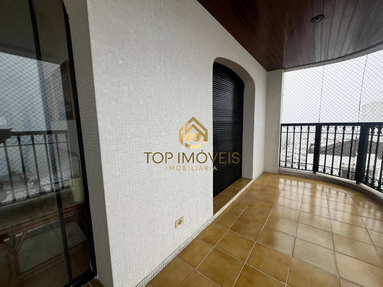 Apartamento à venda com 3 quartos, 180m² - Foto 2